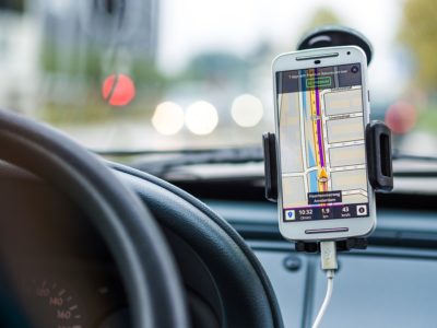 Read this article before using smartphone while driving